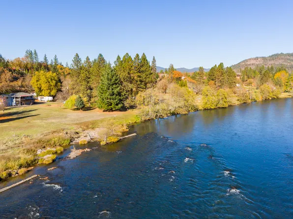 7266 Rogue River Dr, Shady Cove, OR 97539