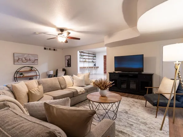 1701 W Weldon Ave, Fresno, CA 93705