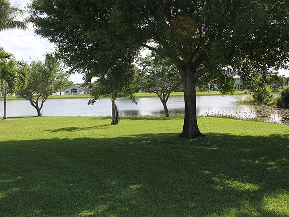 3rd image of 4210 Manor Forest Trl