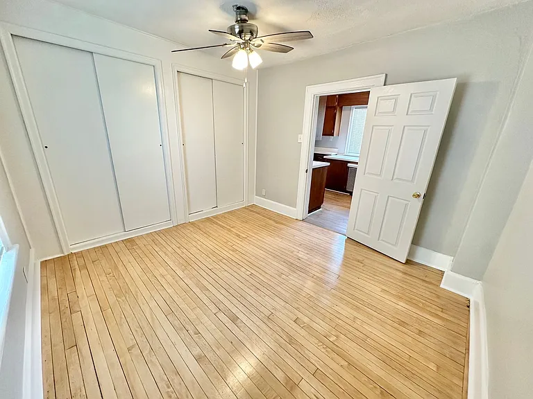 1811 N Warren Ave — Photo 12