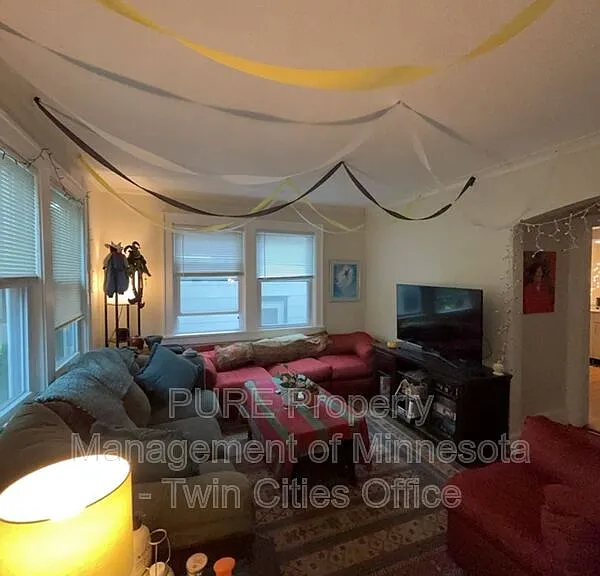 237 Cedar Lake Rd N #2 — Photo 6