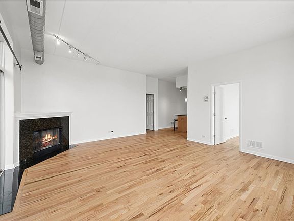3rd image of 2356 N Elston Ave APT 206