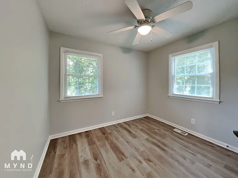 2901 Newark Dr — Photo 13