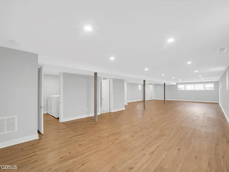 4043 N Wagner Ave — Photo 21