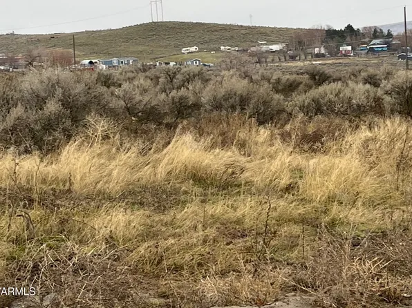 Nka Cabin Ln, Selah, WA 98942