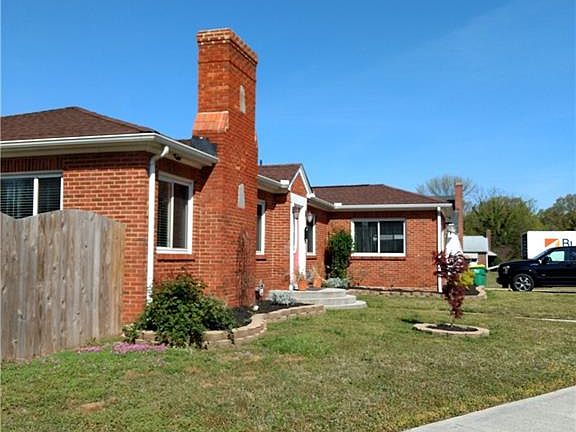 5th image of 300 Cedar Ln