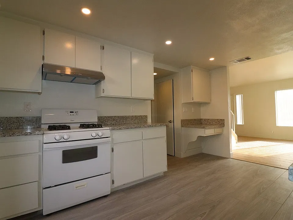 15996 Muni Rd #14