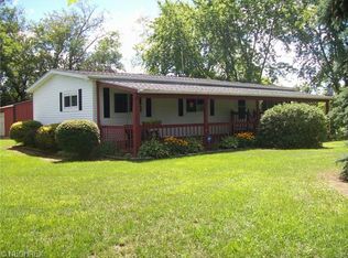 7680 Hayes Rd, Williamsfield, OH 44093