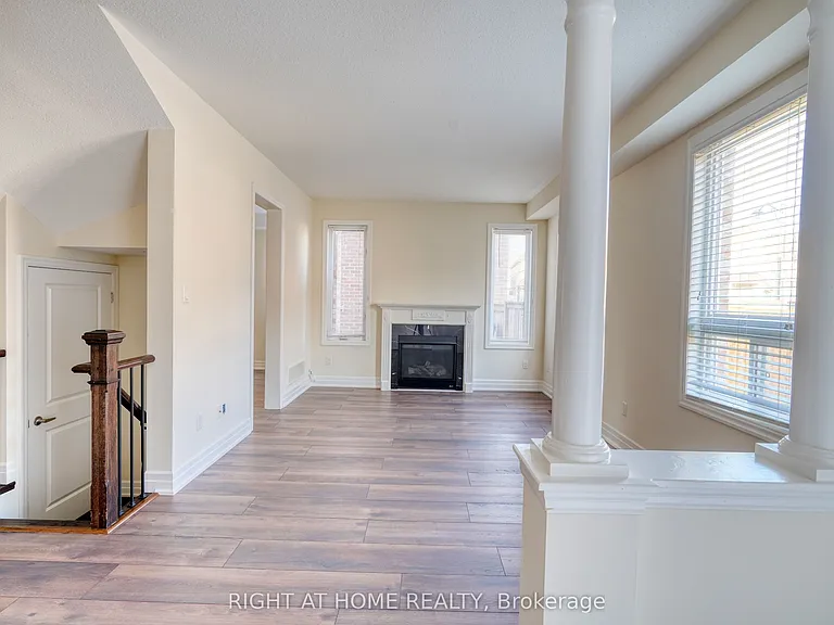 17 Mercury Ave — Photo 8