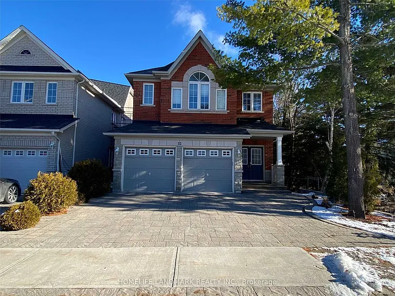 32 Escapade Dr #LOWER — Photo 1