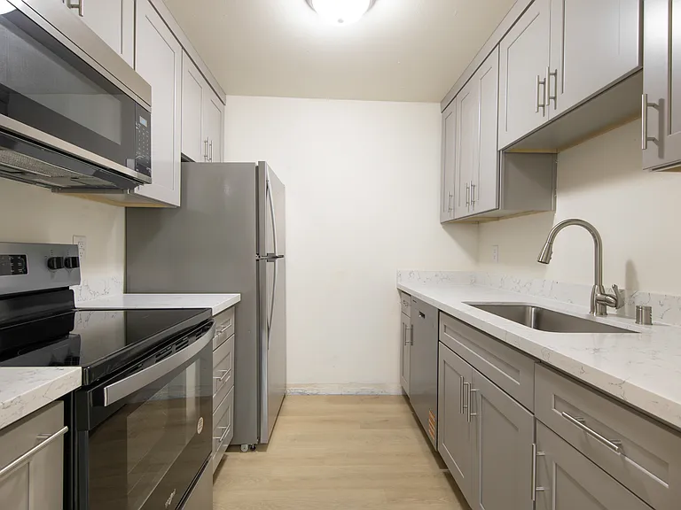 301 S 82nd St #5 — Photo 1