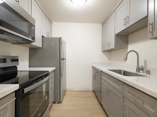 301 S 82nd St APT 5, Tacoma, WA 98408