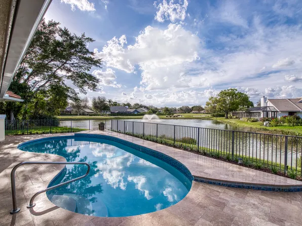 2 Aiden Court, Palm Beach Gardens, FL 33418