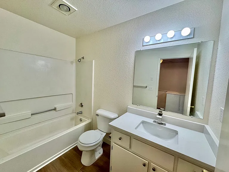 4701 NE 77th Ave #D-16 — Photo 32