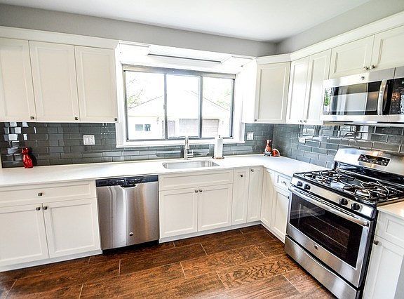 5th image of 10122 Pelham St