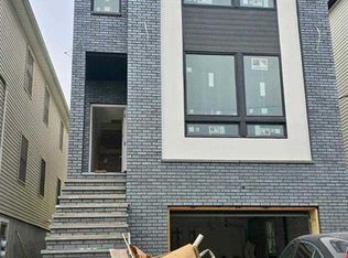 11 7th St, Harrison, NJ 07029