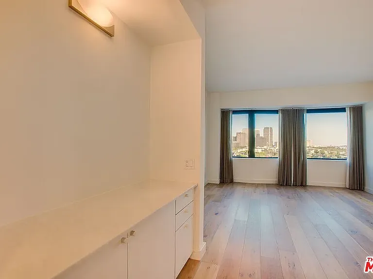10520 Wilshire Blvd #1004 — Photo 7
