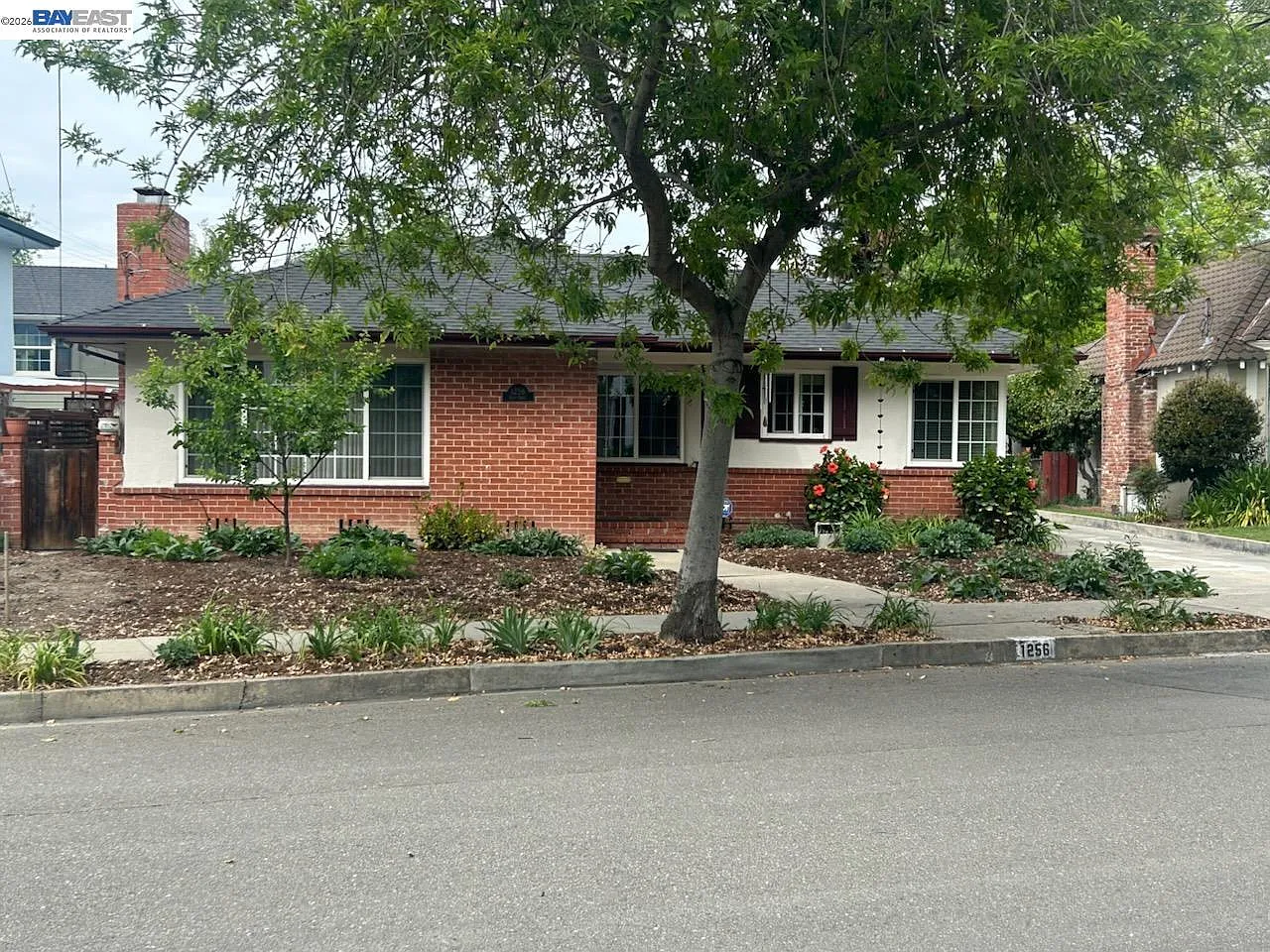 1256 Glen Dr photo 1