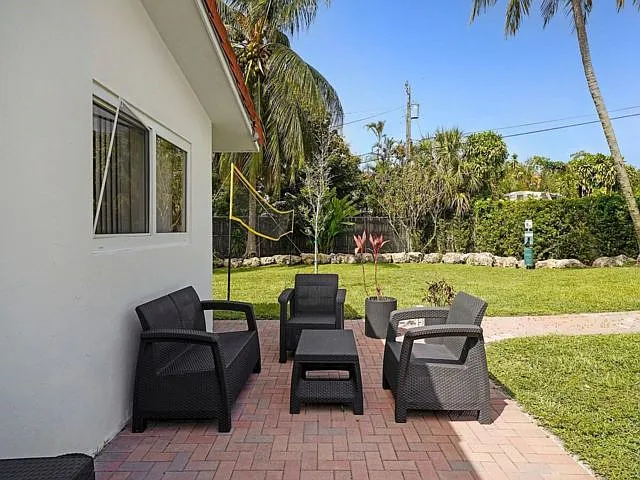 3 bed, 2.0 bath, $5,000 — Photo 4