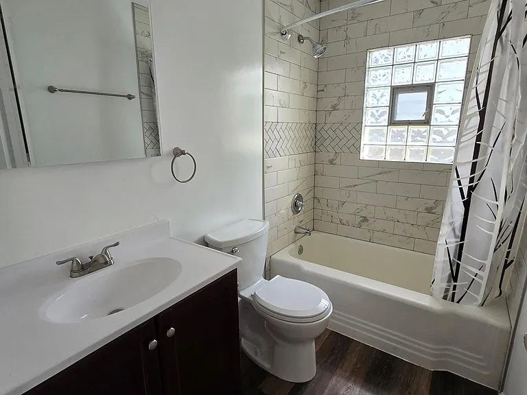 739 E Maple St — Photo 7