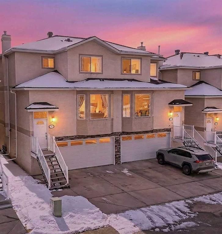 71 W Country Hills Gdns NW