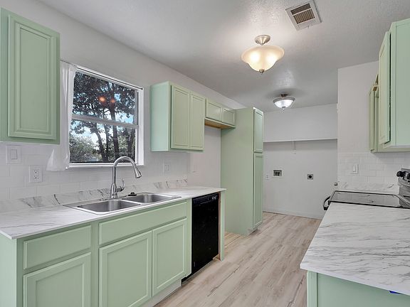 3rd image of 3836 Carver Pl