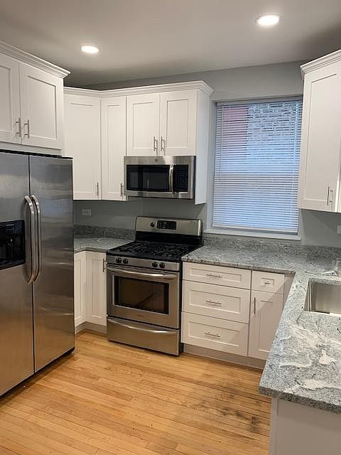 1st image of 3318 W Wilson Ave #1