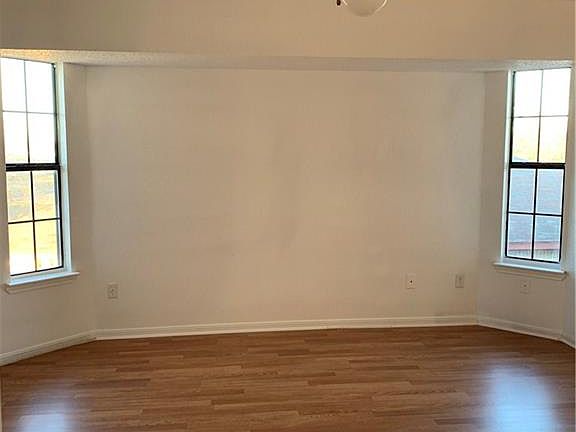 5th image of 901 Clairidge Ave