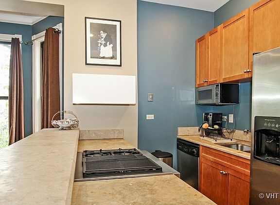 3rd image of 1339 N Wicker Park Ave APT 2