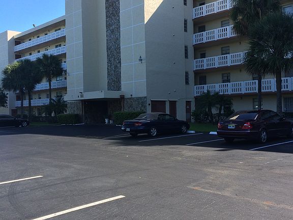 5th image of 101 SE 3rd Ave APT 405