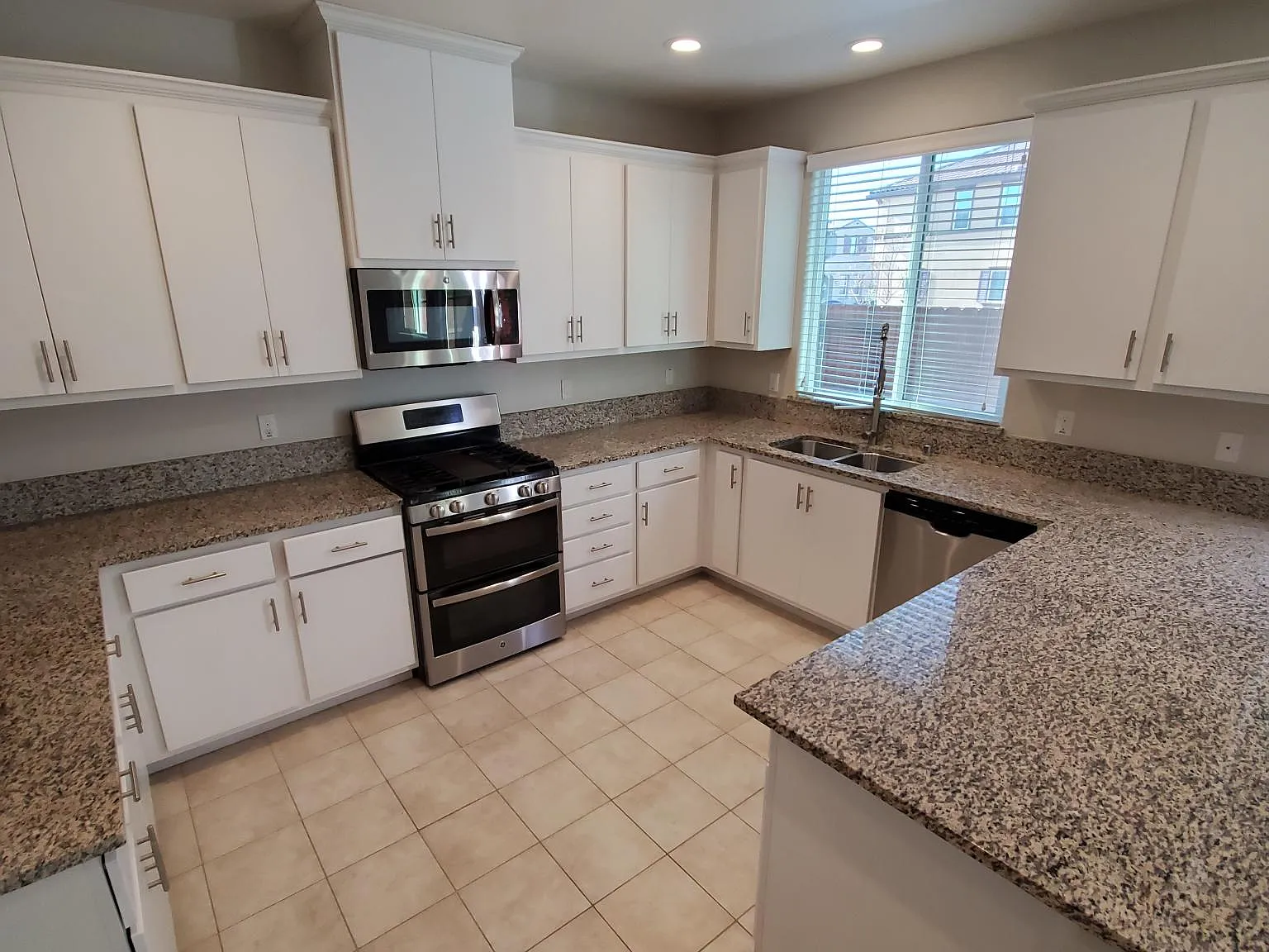 4 bed, 2123 sqft, $2,800 — Photo 4
