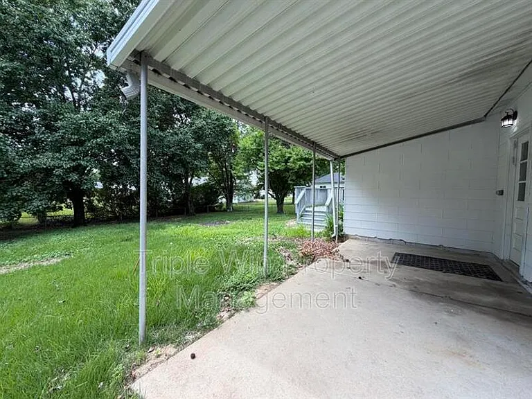 753 Watersedge Dr — Photo 35