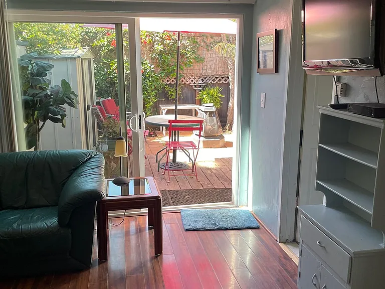 680 Longbranch Ave — Photo 3