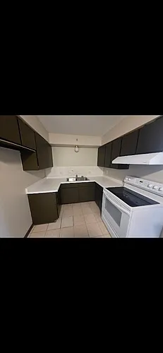 425 Farnham St Photo 1