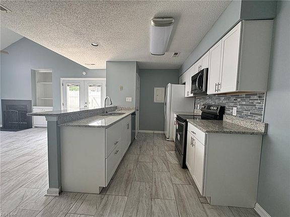 Updated Kitchen and Appliances!