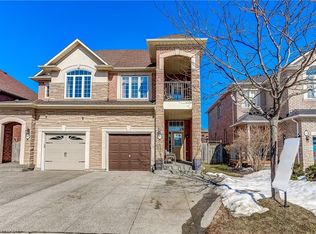 2313 Newcastle Cres, Oakville, ON L6M 4P5