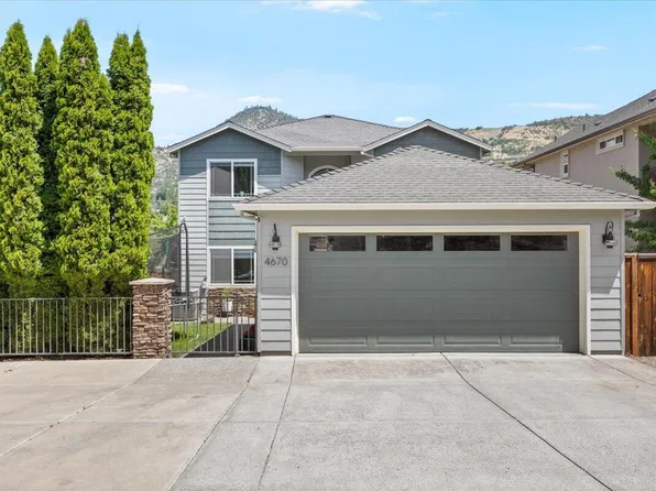 4670 Hillcrest Rd, Medford, OR 97504