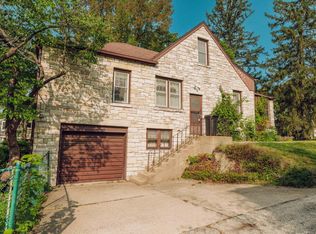 350 Evergreen Ln, Pewaukee, WI 53072