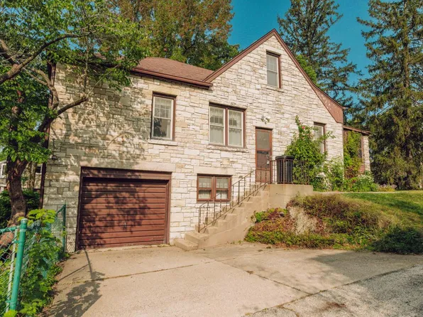 350 Evergreen LANE, Pewaukee, WI 53072
