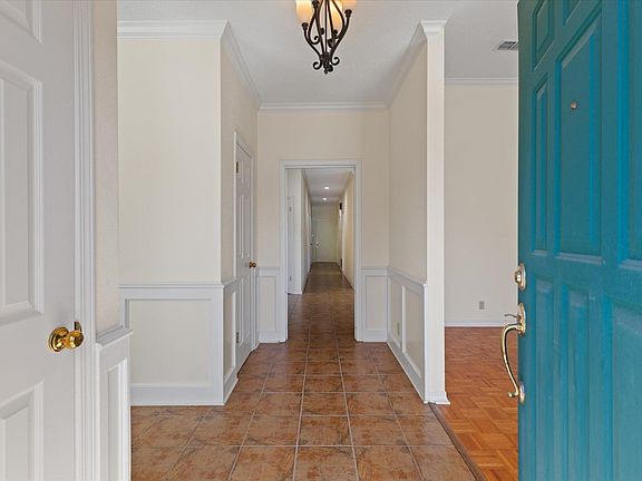 3rd image of 14 Palisades Blvd