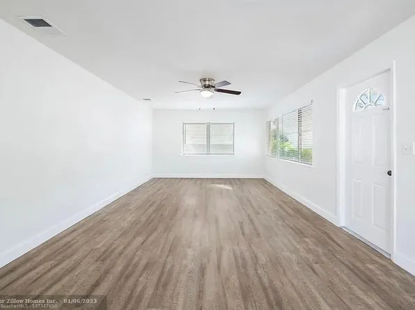 826 S C St, Lake Worth, FL 33460