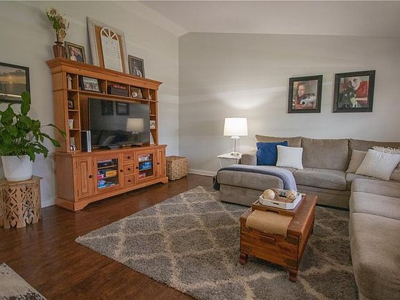 5th image of 2301 E Timberlane Dr