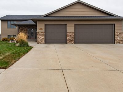 2433 4th St W, Dickinson, ND, 58601