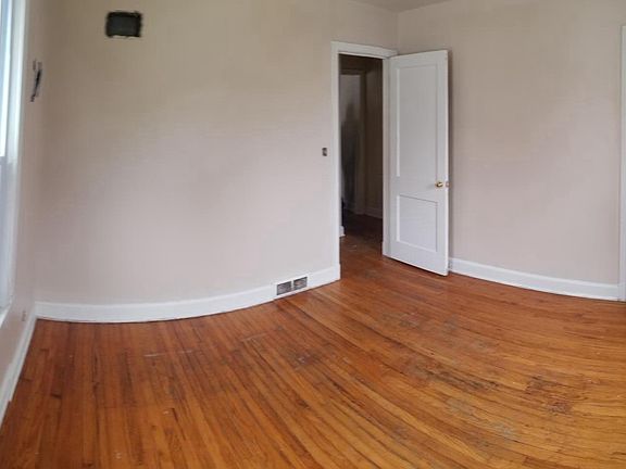 4th image of 720 W 6th St