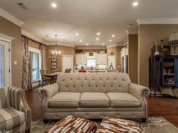 4th image of 8925 Meadow Gardens Cir