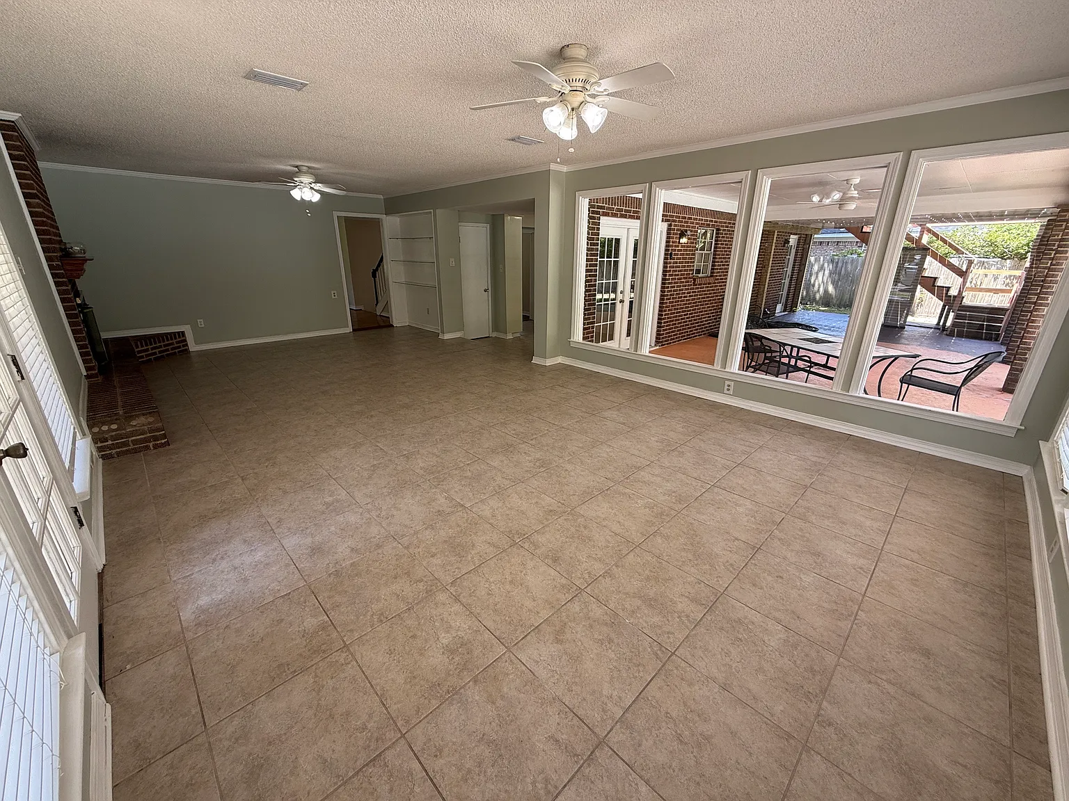 Available Now! 4 Bed / 3.5 Bath - Dog River W/Boat Slip & Pool!! — Photo 4