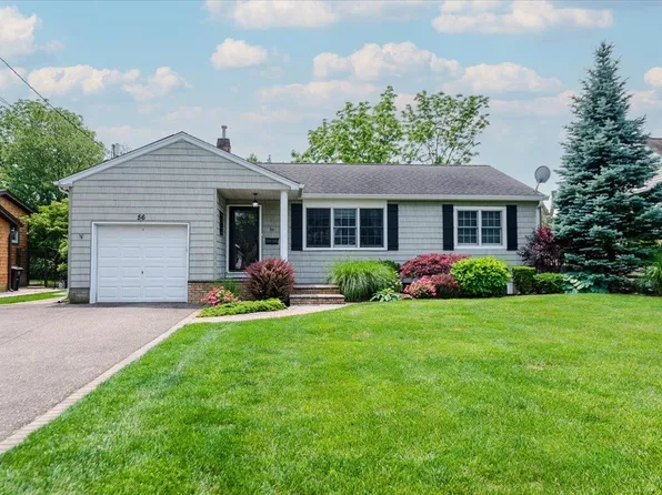 56 Lakeland Avenue, Babylon, NY 11702