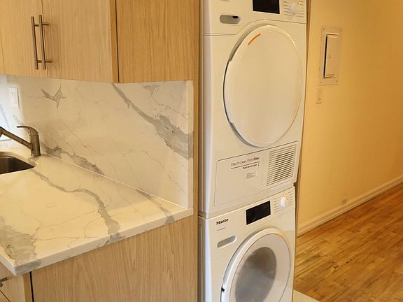 5th image of 42 E 21st St APT 4