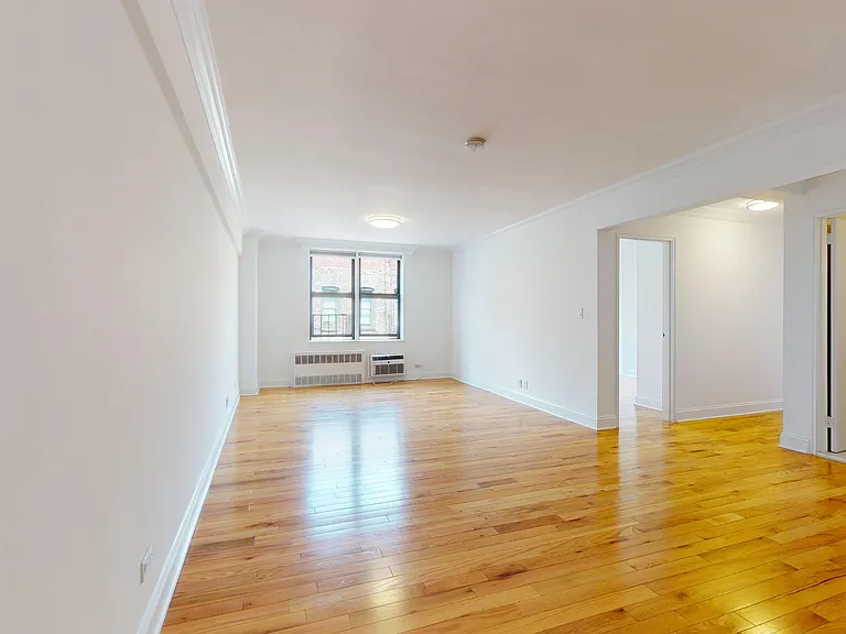305 W 13th St #6N — Photo 4