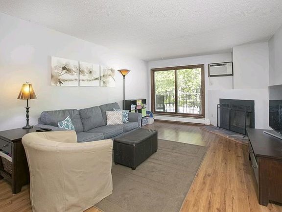 2nd image of 3850 Plymouth Blvd APT 207